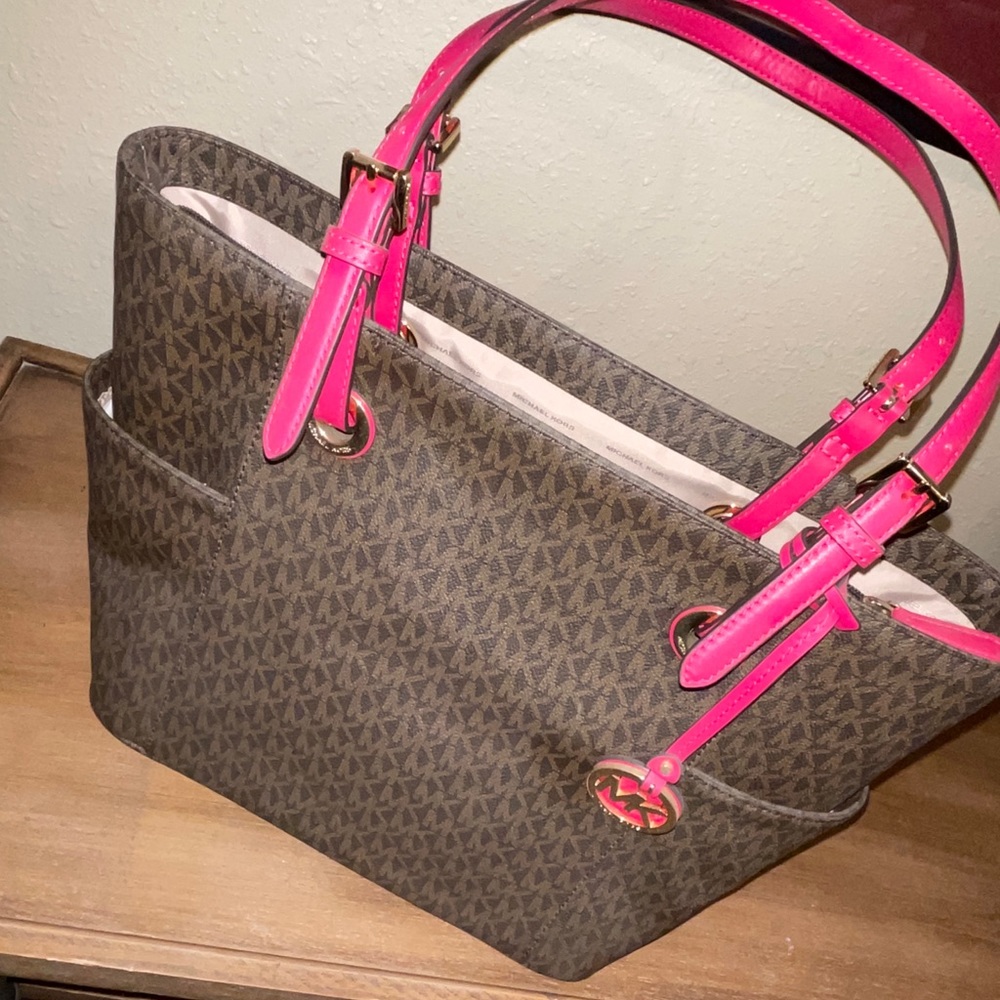 Michael Kors purse. Never used